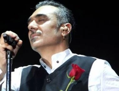 Νότης Σφακιανάκης: Τι απάντησε ο δημοφιλής τραγουδιστής από σκηνής για την αποχώρηση του Γιώργου Παπαδόπουλου